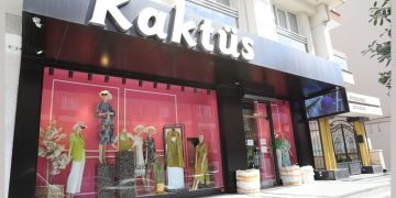 How to Buy and Sell Wholesale Clothing Products?